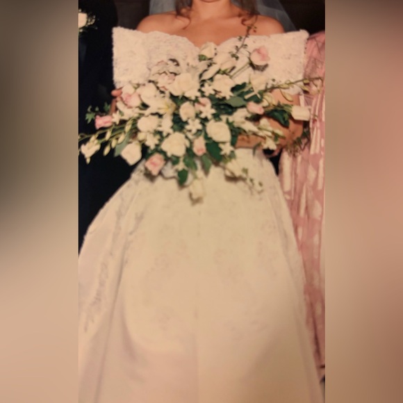 David bridal wedding dress. Worn once 
Detachable dress 
5’2” 125lb - Picture 9 of 11